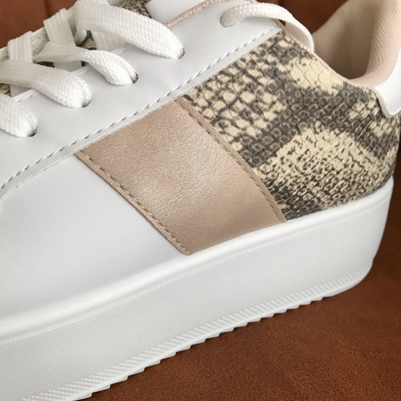 LAST PAIR! š 5āļø Snakeskin Platform Animal S⦠- Picture 7 of 8